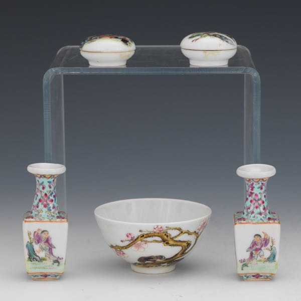 FIVE CHINESE PORCELAIN ITEMS 