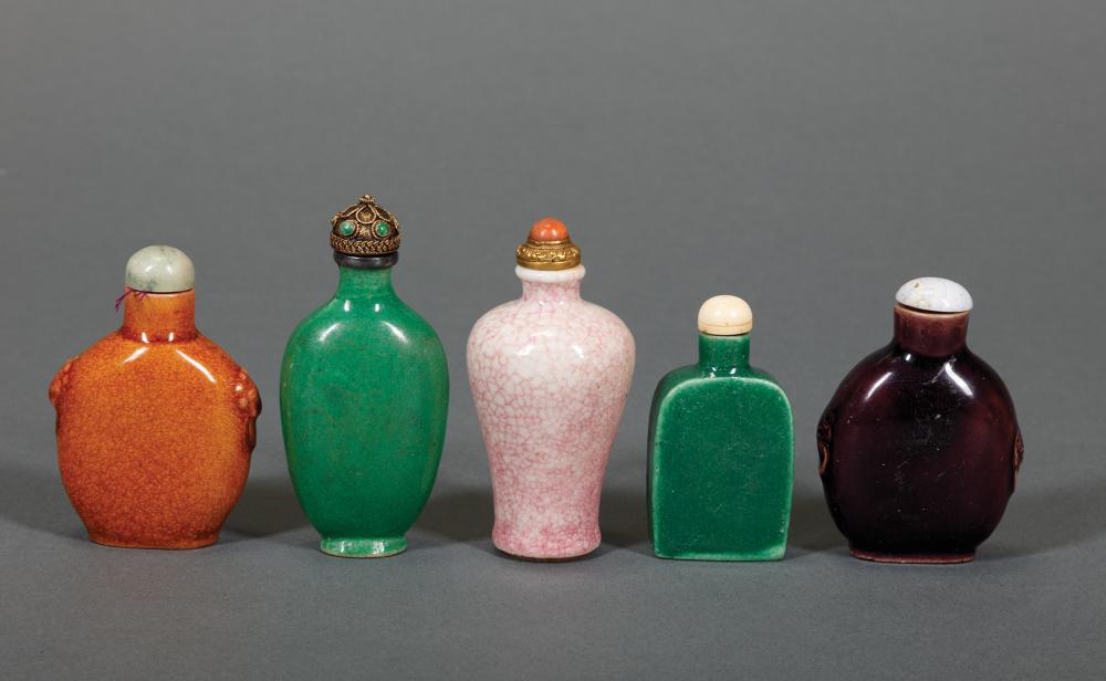 FIVE CHINESE SNUFF PORCELAIN