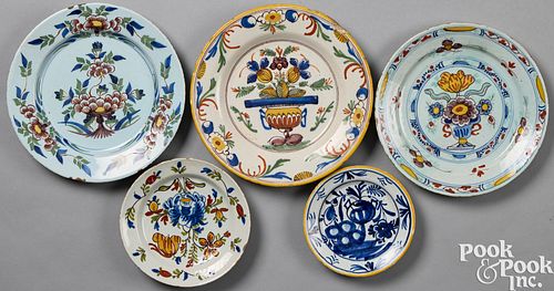 FIVE DELFTWARE PLATES, 18TH
