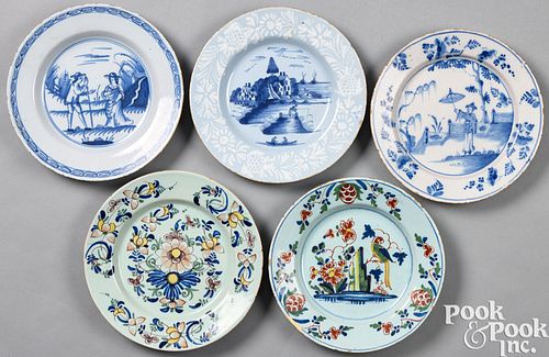 FIVE DELFTWARE PLATES, 18TH