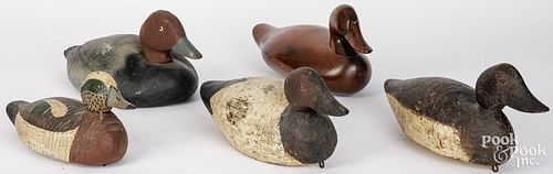 FIVE DUCK DECOYSFive carved and