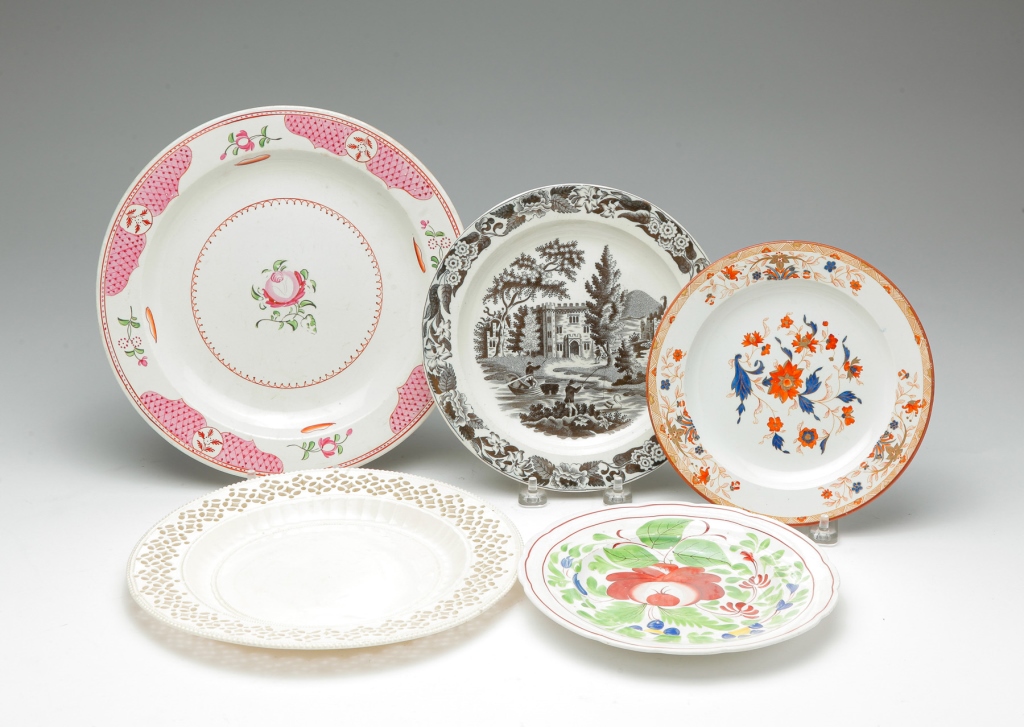 FIVE ENGLISH PLATES. First