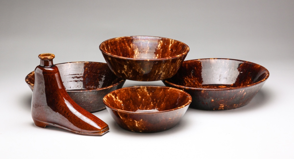 FIVE ENGLISH ROCKINGHAM PIECES. Mid