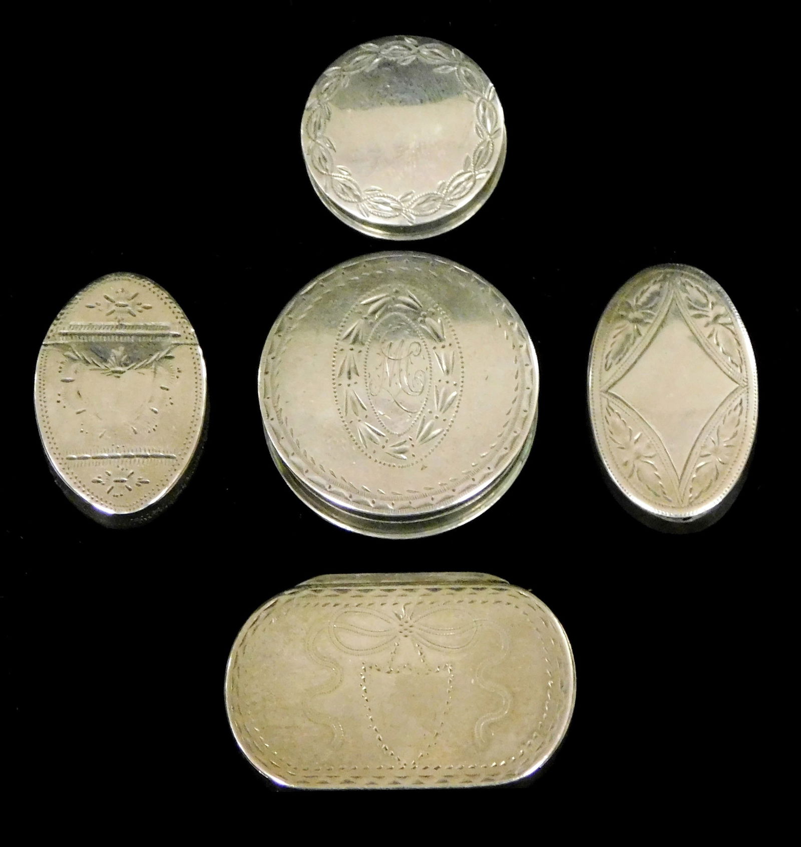 FIVE GEORGIAN SNUFF/ STAMP BOXES BY