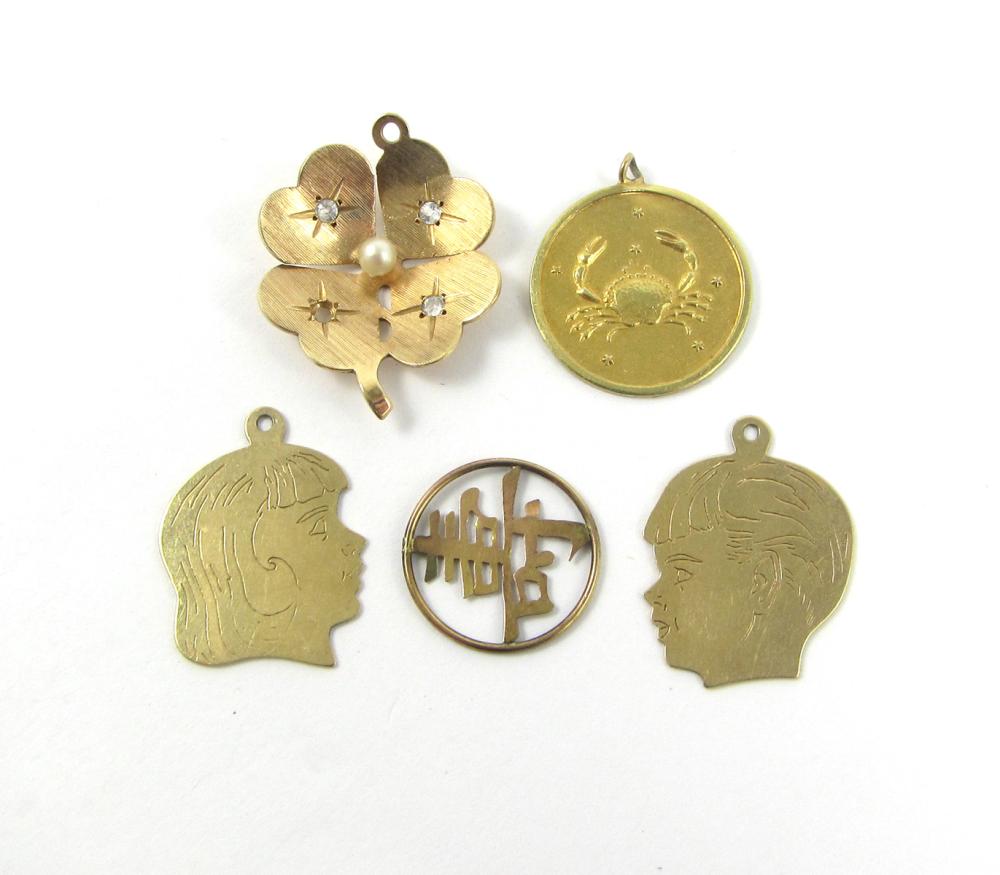 FIVE GOLD CHARM PENDANTS: ROUND 18K