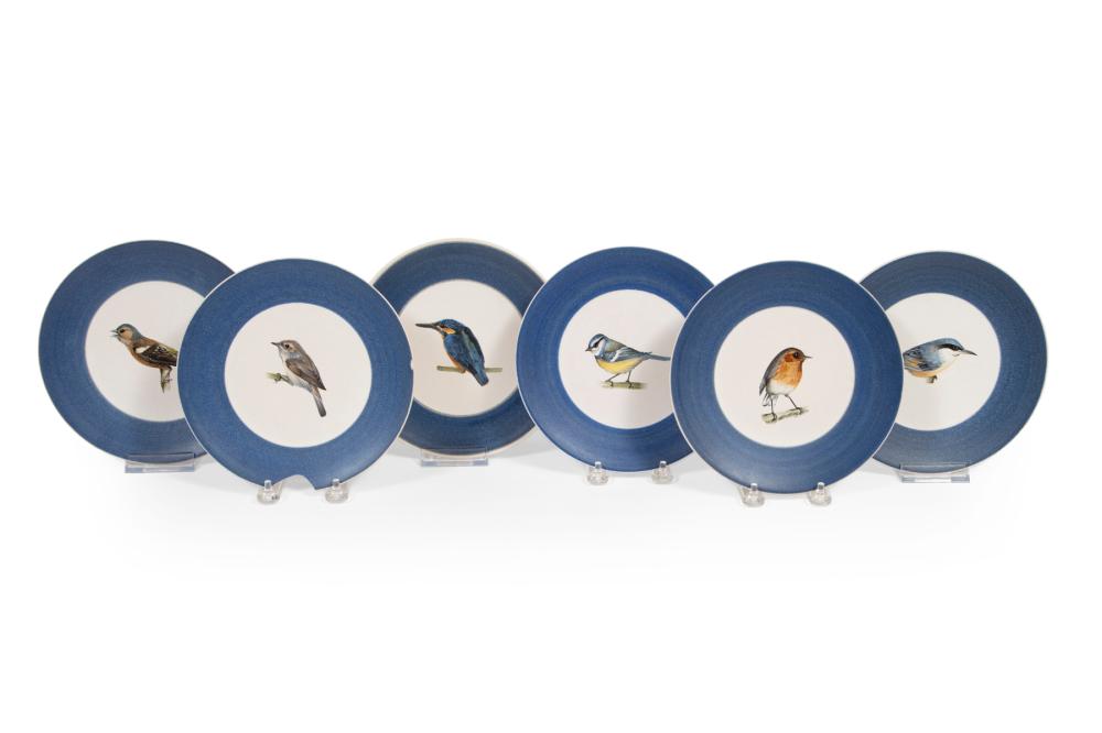 FIVE HAND-PAINTED BIRD PLATES BY