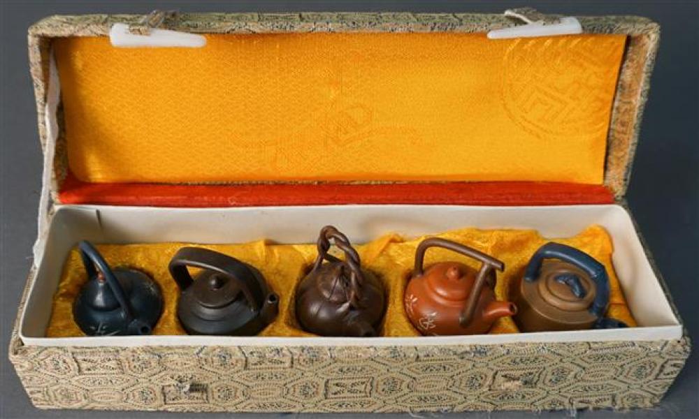FIVE JAPANESE YIXING POTTERY