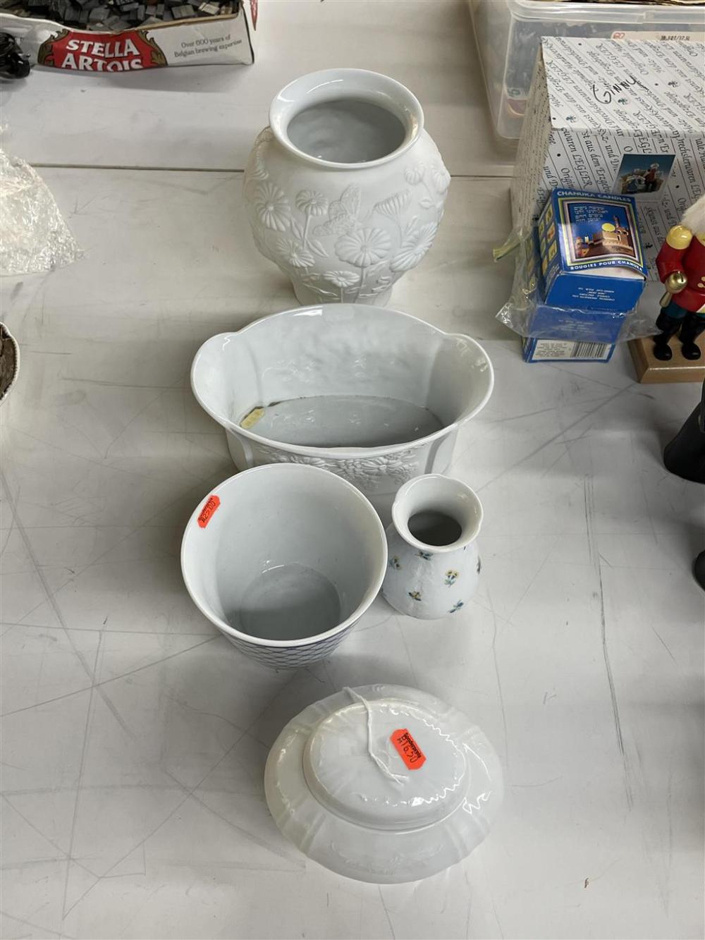 FIVE KAISER PORCELAIN TABLE