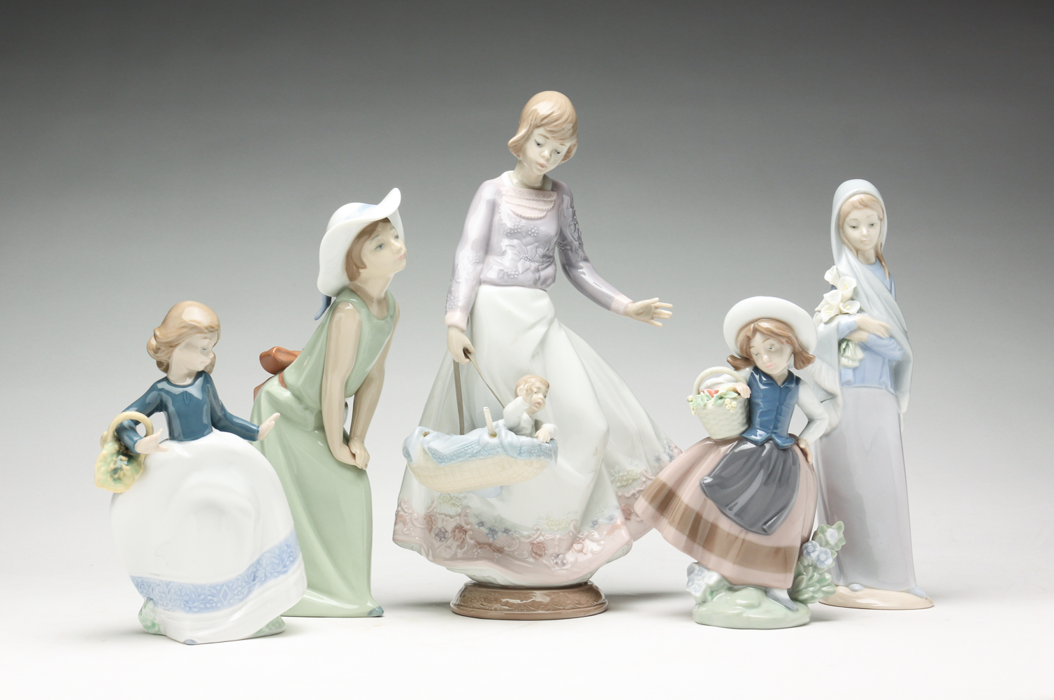 FIVE LLADRO FIGURINES. Spain,