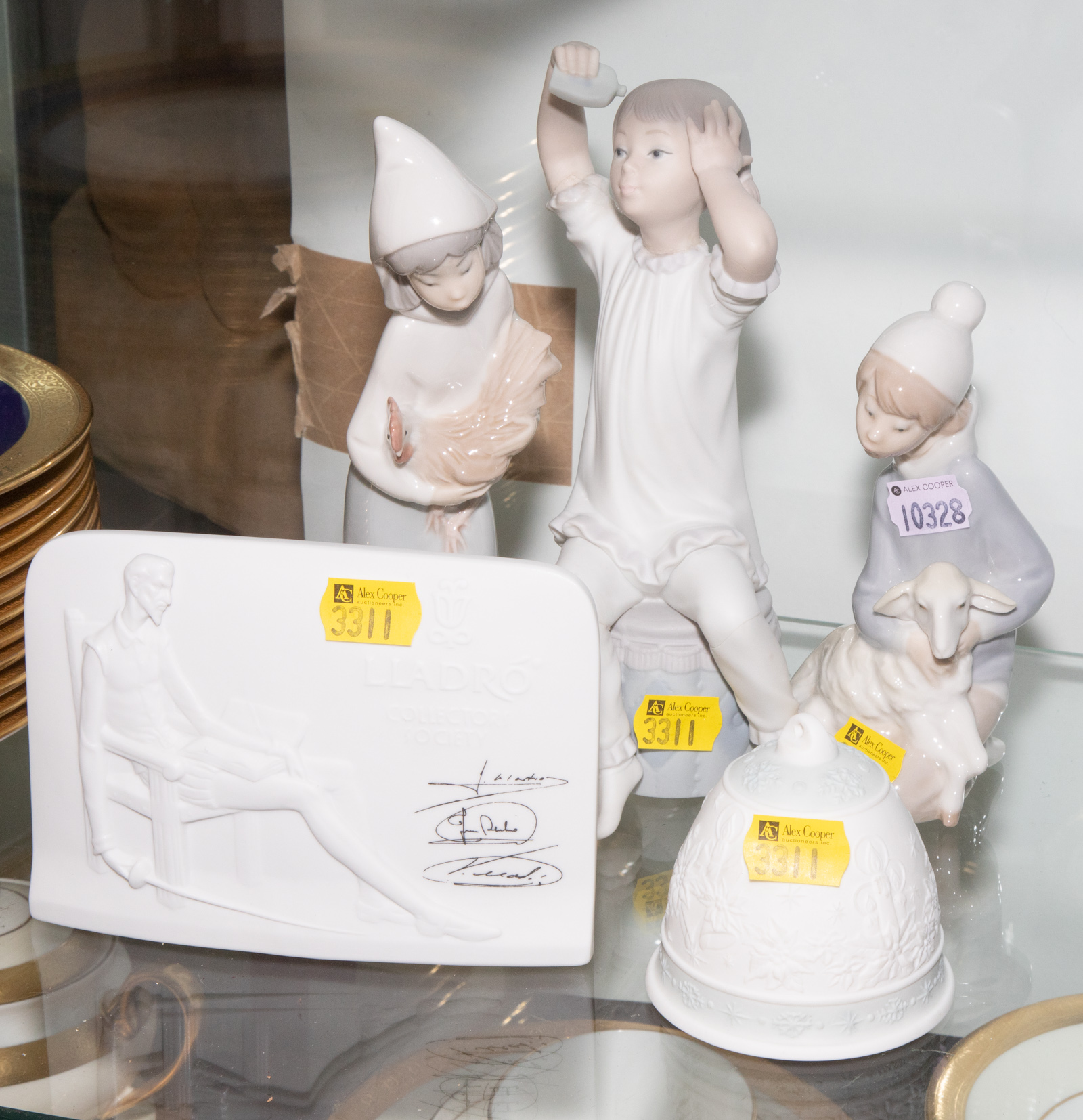 FIVE LLADRO ITEMS .