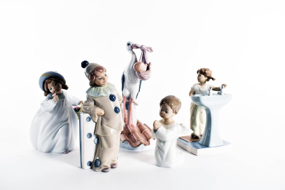 FIVE LLADRO PORCELAIN FIGURES OR