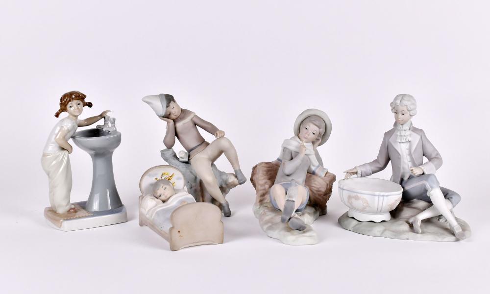 FIVE LLADRO PORCELAIN FIGURESEach