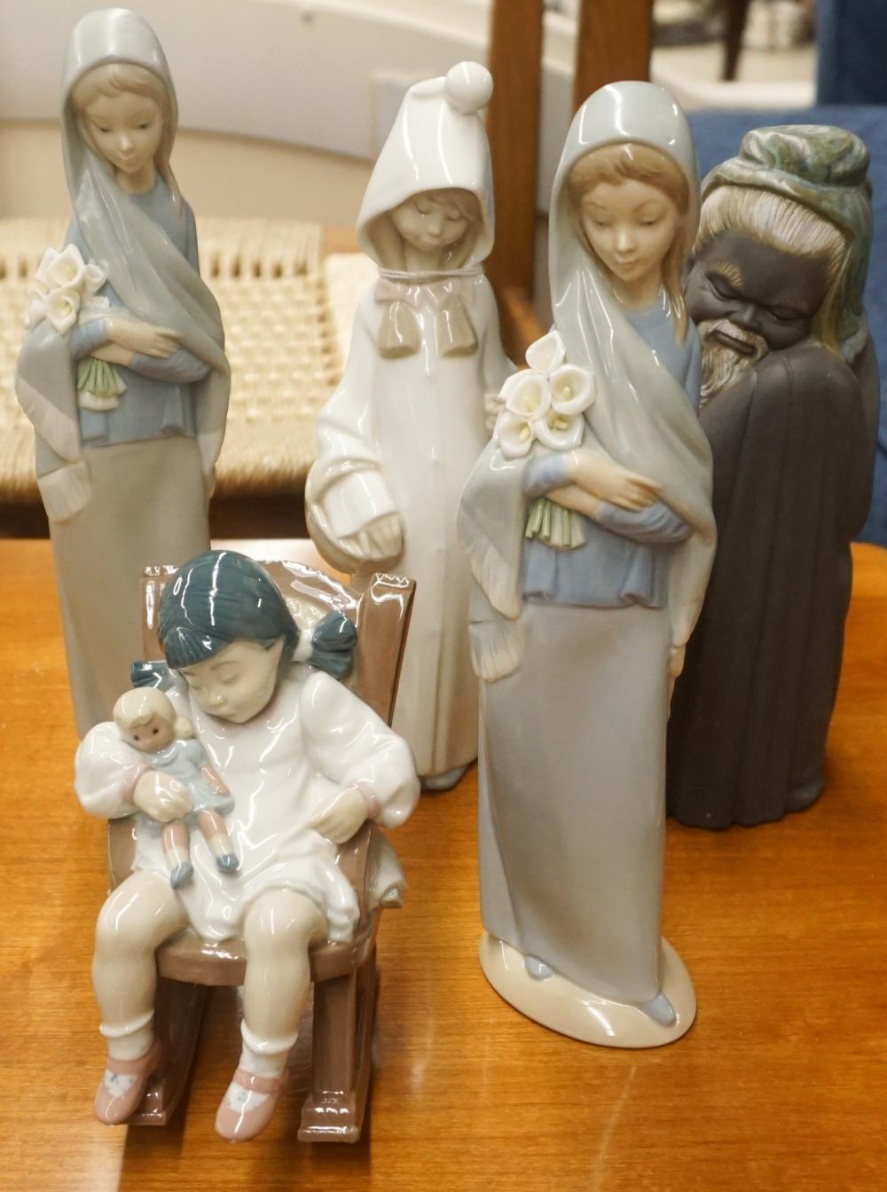 FIVE LLADRO PORCELAIN FIGURESFive