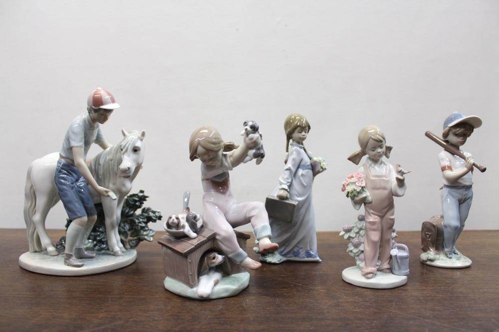 FIVE LLADRO PORCELAIN FIGURINESFIVE