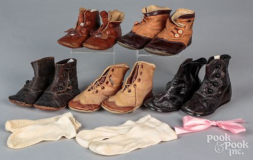 FIVE PAIRS OF CHILDREN'S SHOES,