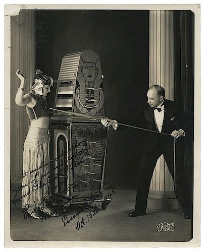 FIVE PHOTOS OF ESCAPE ARTIST EARL
