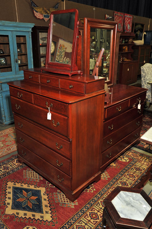 FIVE PIECE BEDROOM SET.