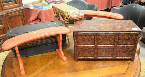 FIVE PIECE GROUP TO INCLUDE PAIR OF