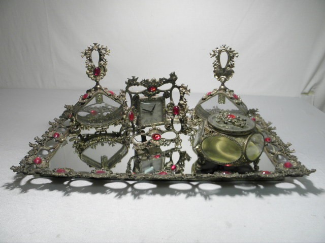 Five piece reticulated cast metal