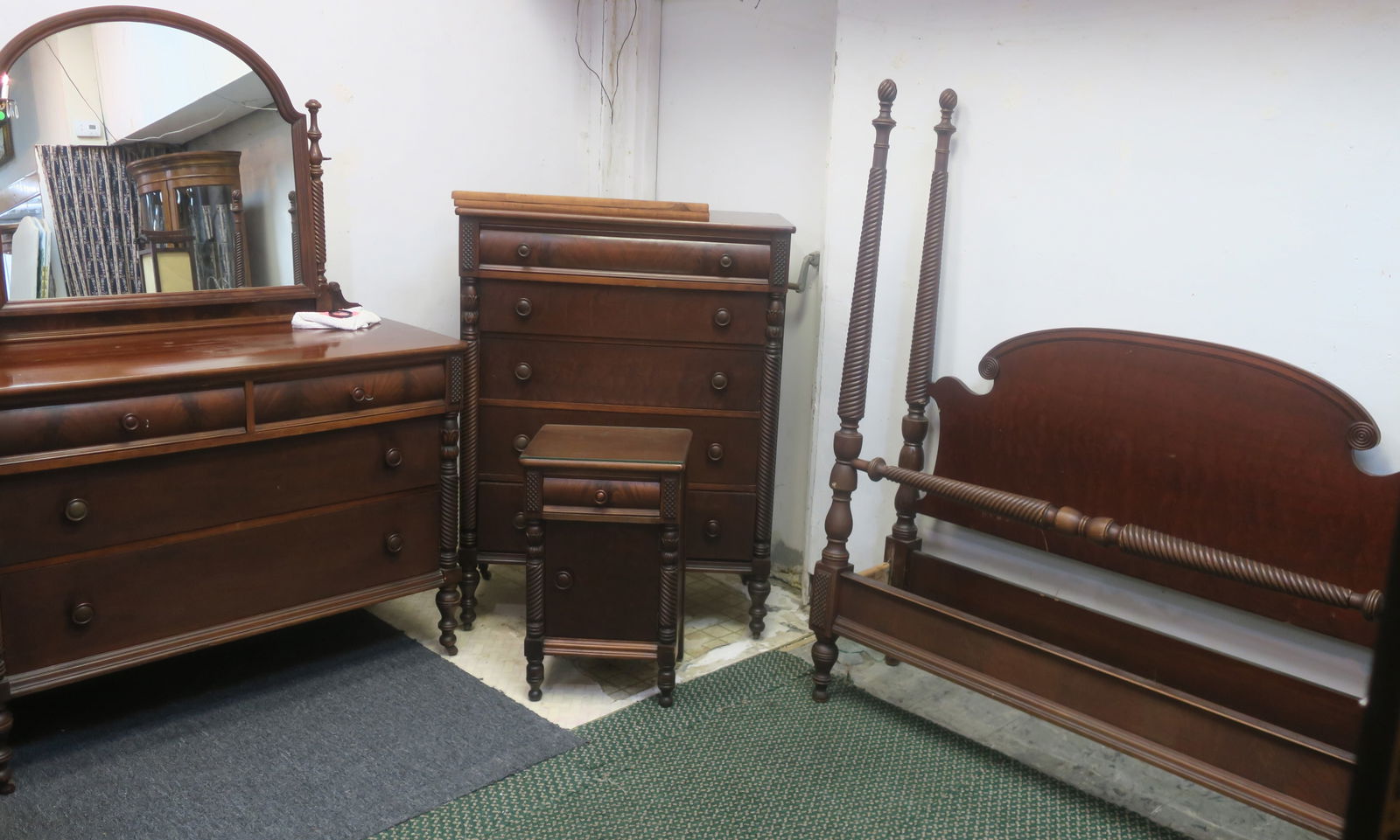 FIVE PIECE THOMASVILLE CHAIR CO.