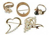 FIVE PIECES 14KT. PEARL JEWELR