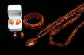FIVE PIECES AMBER JEWELRY. Pol