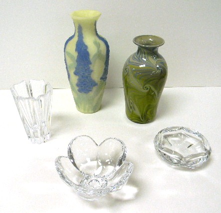 Five pieces of 20th C. glass: swirl
