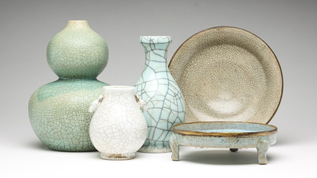 FIVE PIECES OF ASIAN CRACKLEWARE