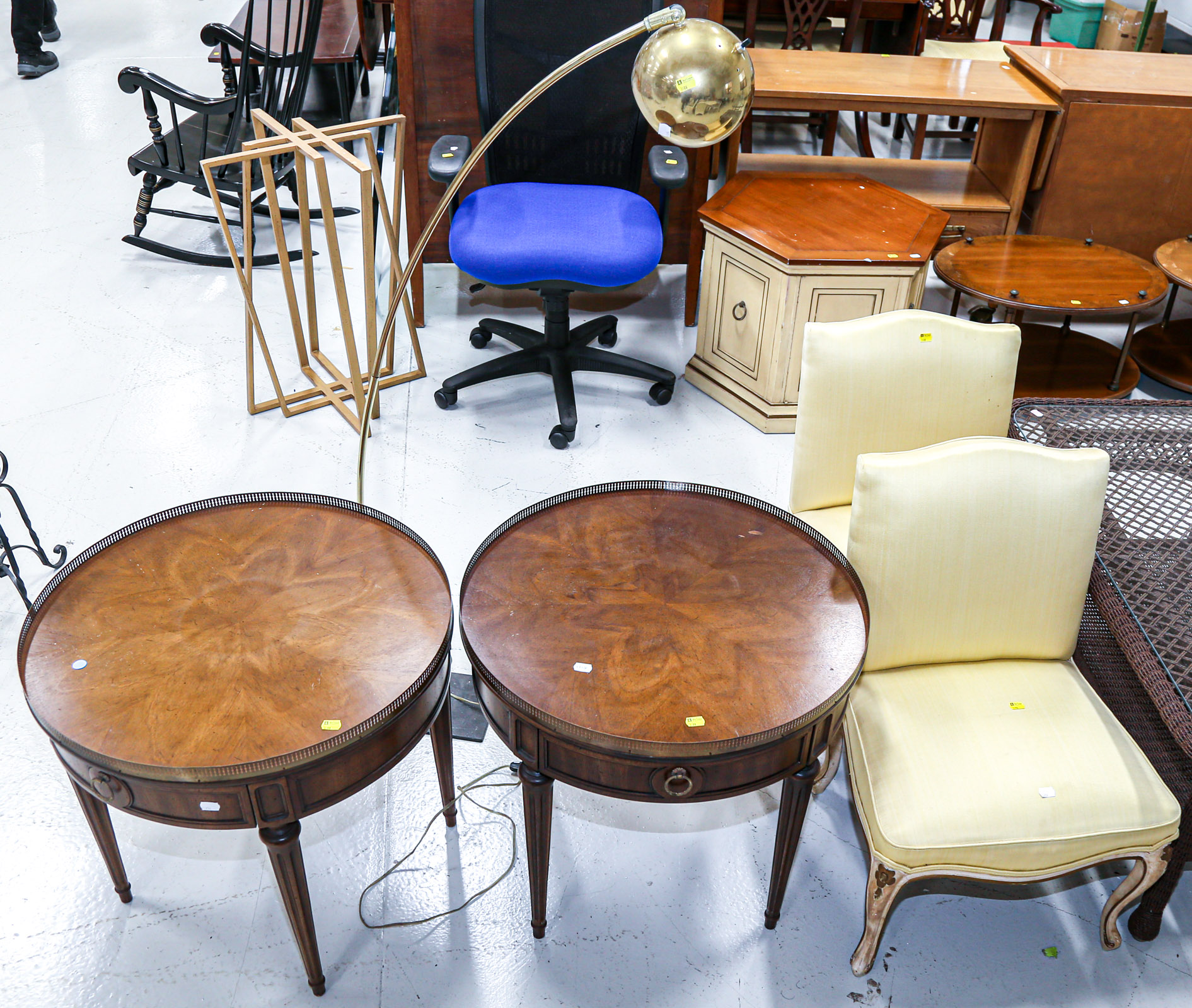 FIVE PIECES OF ASSORTED FURNITURE