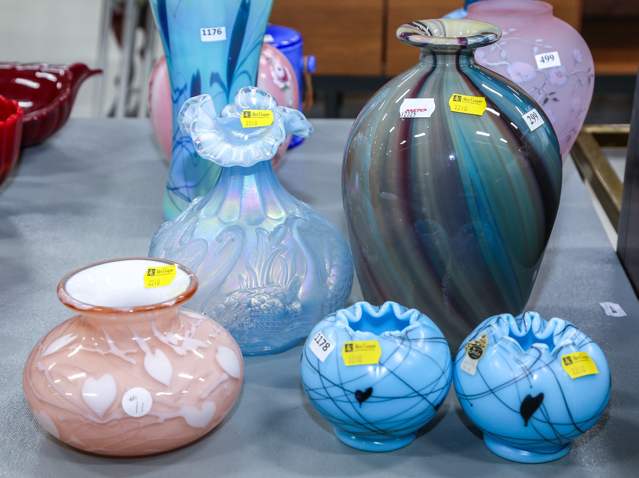 FIVE PIECES OF FENTON ART GLASS