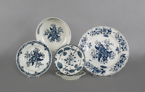 Five pieces of Worcester blue and