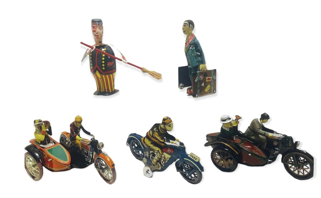 FIVE REPRODUCTION PAYA TOYS