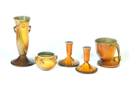FIVE ROSEVILLE POTTERY PIECES. 