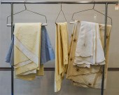 FIVE ROUND LINEN TABLECLOTHSFi