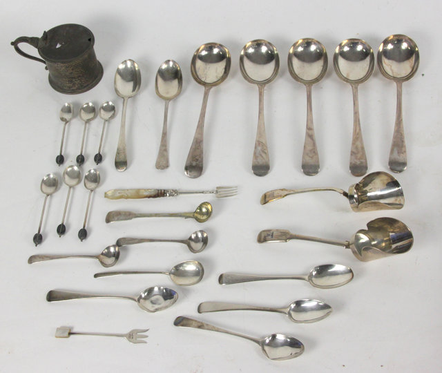 Five silver soup spoons London 1908