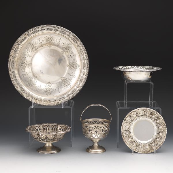 FIVE STERLING SILVER TABLE OBJECTS,