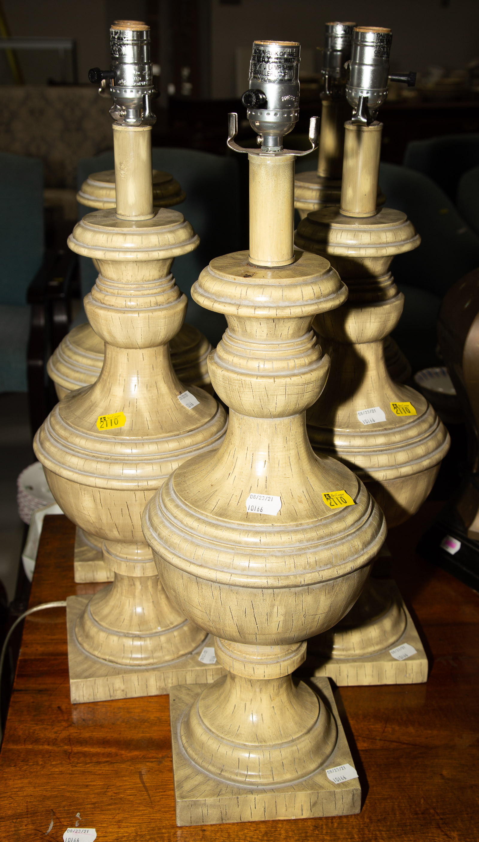 FIVE TABLE LAMPS WITH SHADES