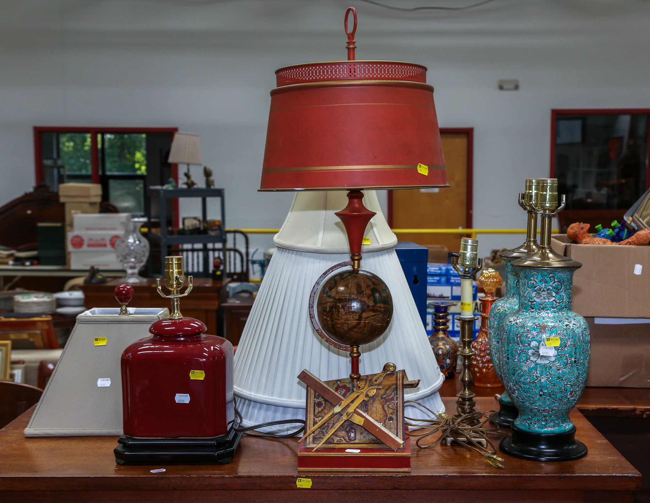 FIVE TABLE LAMPS WITH SHADES