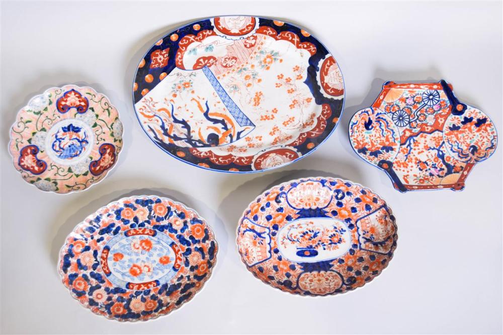 FIVE VARIOUSLY SIZED JAPANESE IMARI