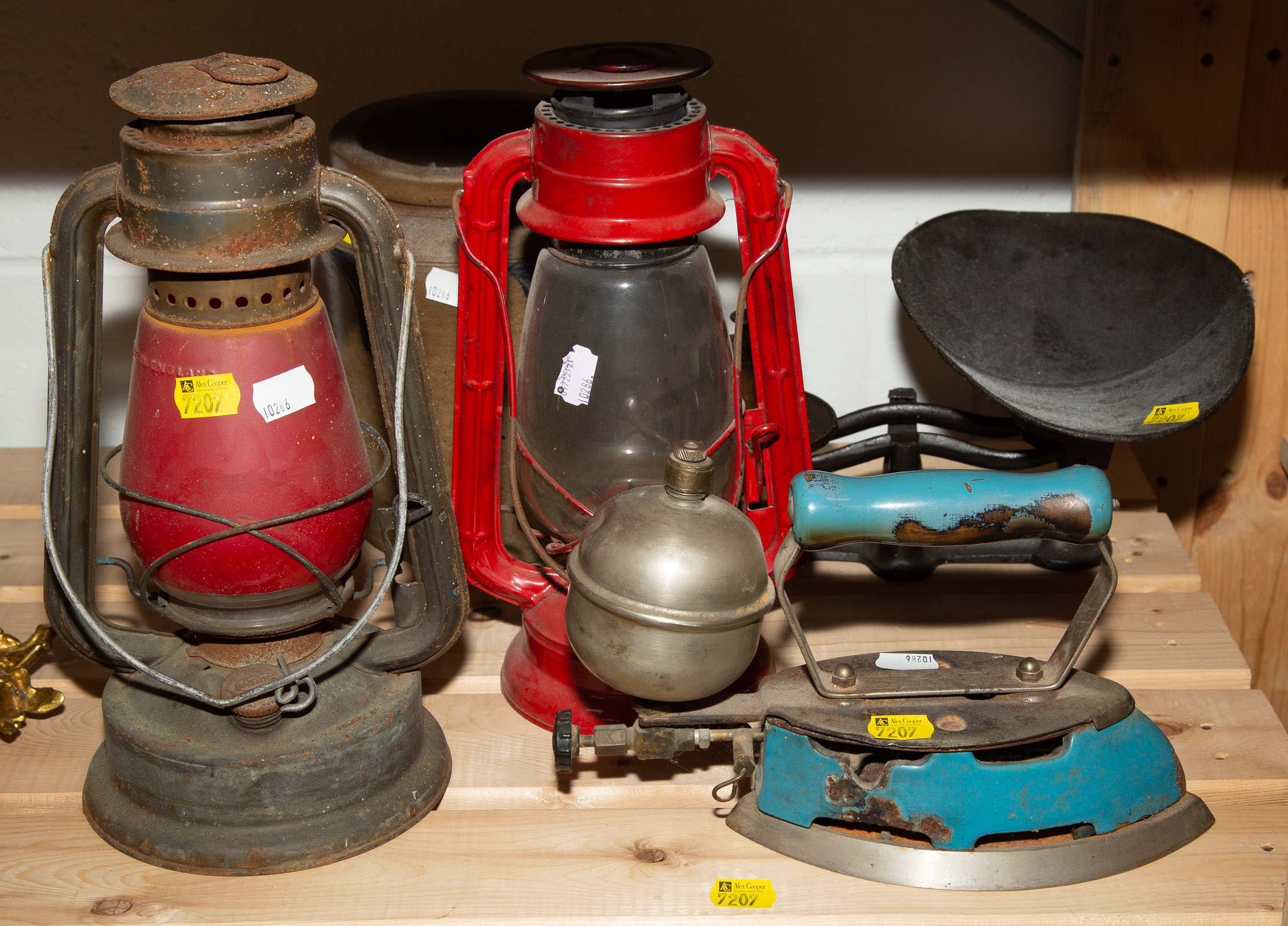 FIVE VINTAGE HOUSEHOLD ITEMS