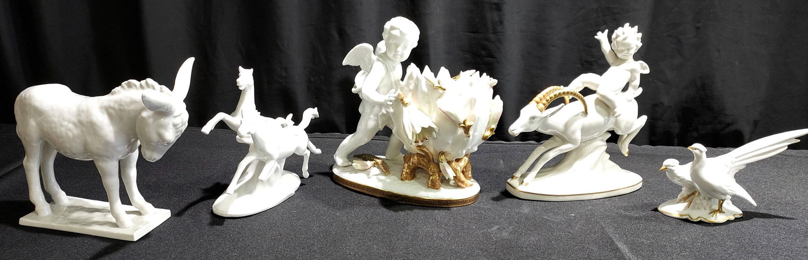 FIVE WHITE PORCELAIN / BLANC DE
