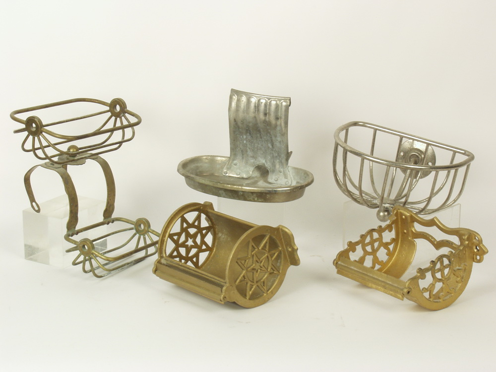 FIXTURES - Five piece lot of