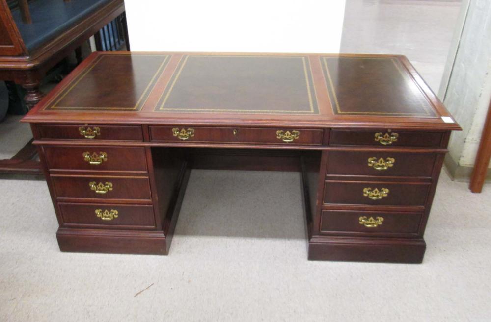 FLAT-TOP MAHOGANY EXECUTIVE DESK,