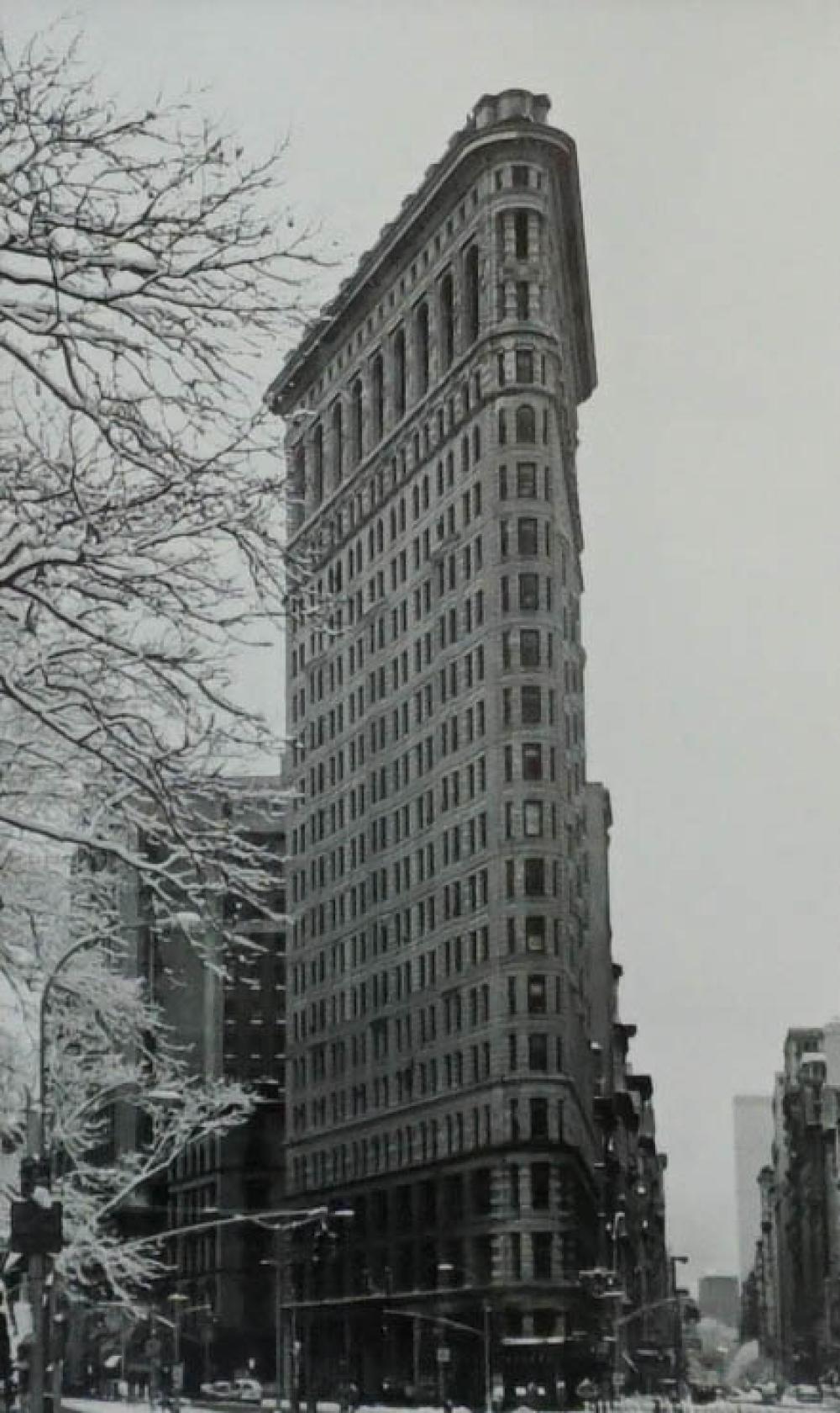 FLATIRON BUILDING, BLACK AND