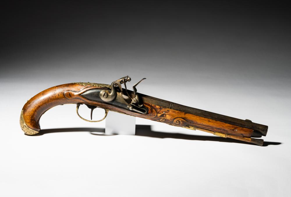 FLINTLOCK PISTOLwith chased dog
