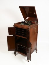 FLOOR MODEL VICTOR VICTROLA: '