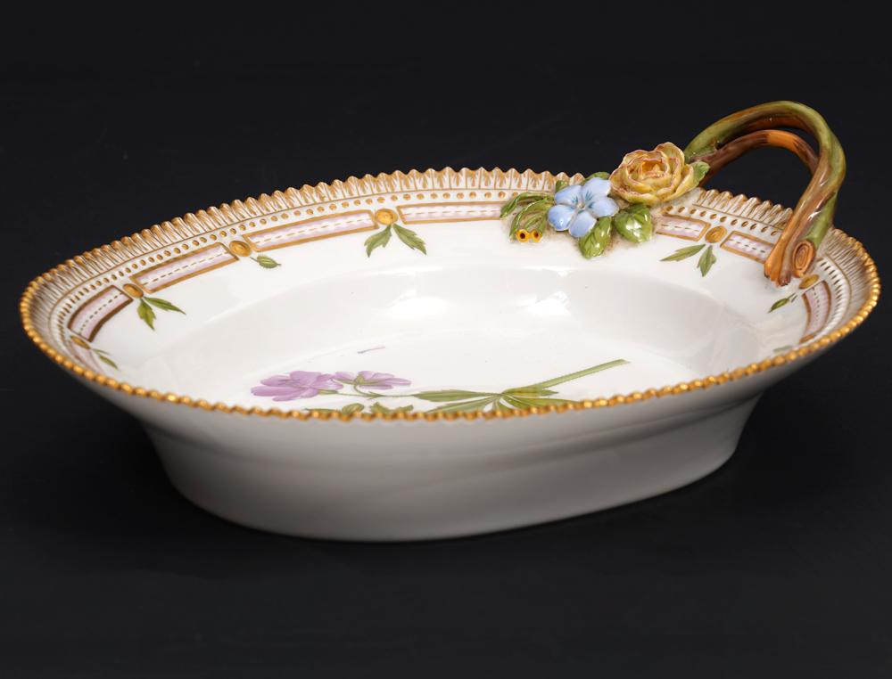 FLORA DANICA LEAF SHAPED DISH