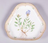 FLORA DANICA TRIANGULAR DISH W