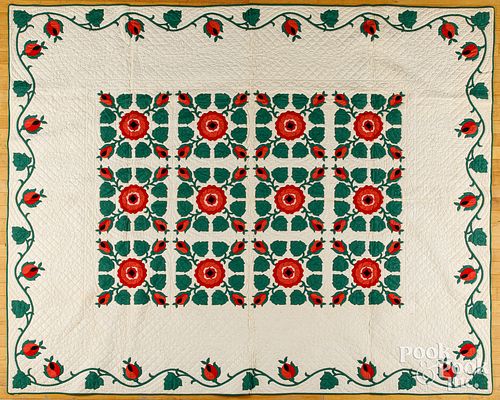 FLORAL APPLIQUé QUILTFloral