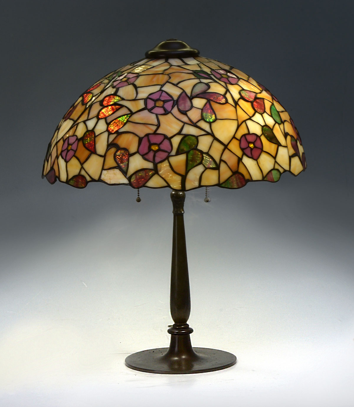 FLORAL LEADED GLASS TABLE LAMP: